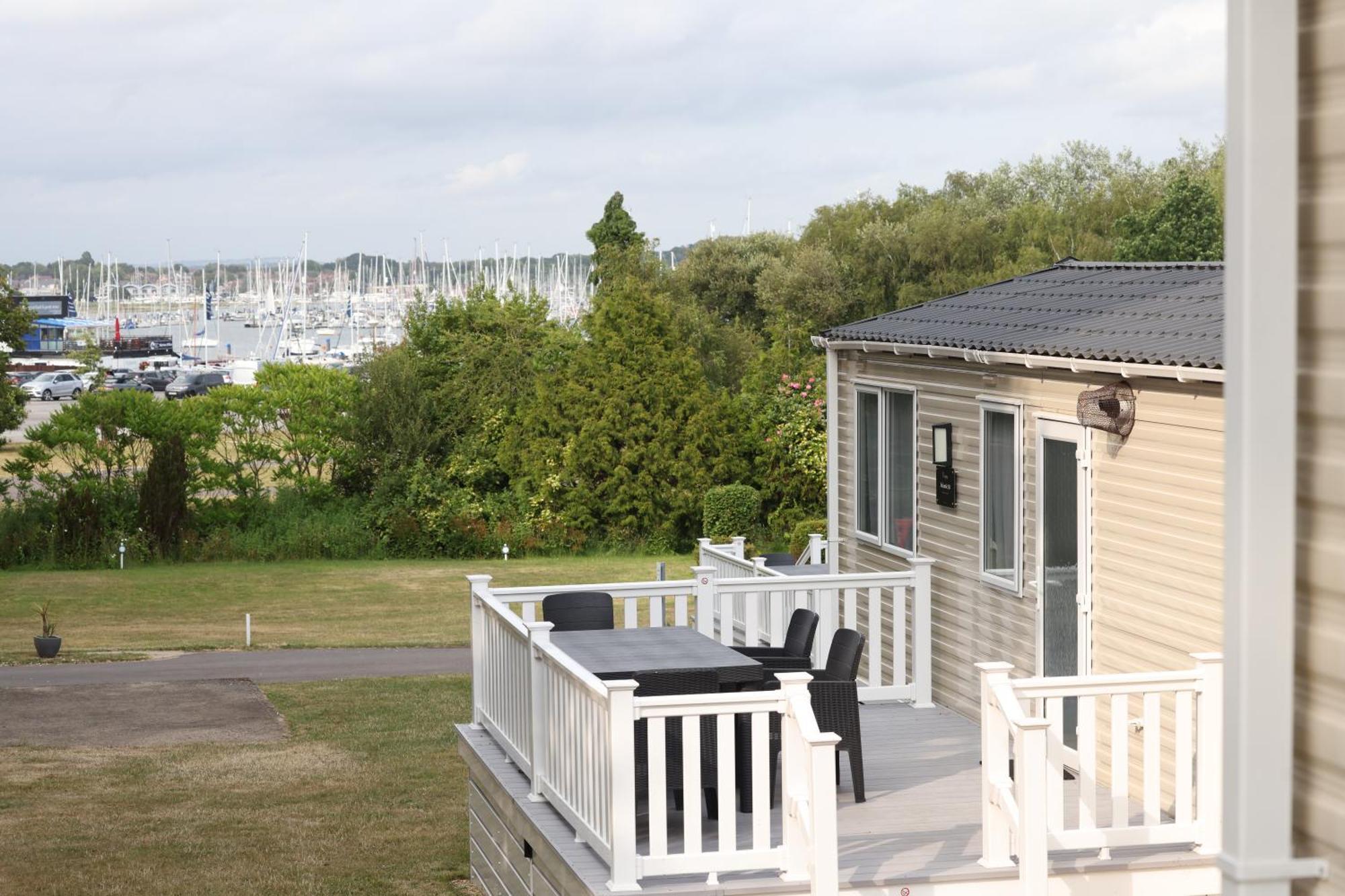 Mercury Yacht Harbour And Holiday Park Bursledon Exterior foto